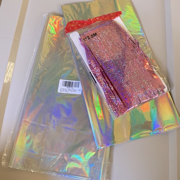 4pcs. Unicorn Tablecloth + More - Picture 7 of 8